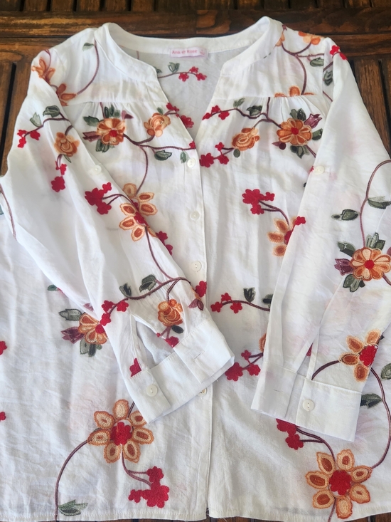 Ana & Rose Tops - Women's Anna & Rose White Floral Embroidered Button-Front Blouse Size Large